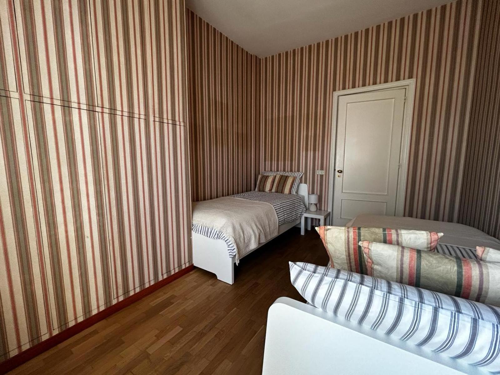 Front Beach Apartment - 3 Bedrooms Bari Exterior foto